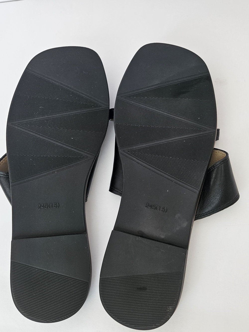 Chic Black Leather Toe Loop Sandals Flat Slide Mules Women's Size 8.5 / EU 38 Co - Picture 12 of 12